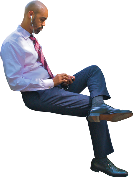 Человек сидит на белом фоне