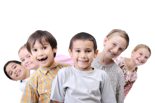 Счастливый ребенок на белом фоне