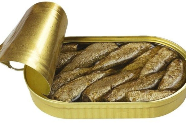 Рыбная консерва шпроты
