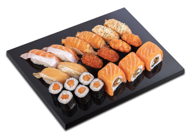 Сет роллов на тарелке