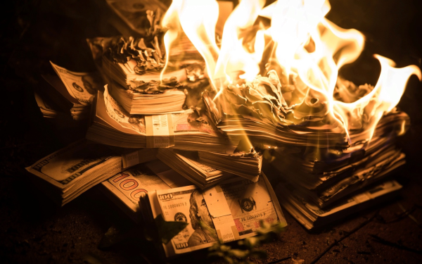 Деньги в костре