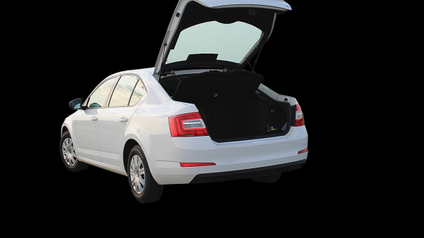 210 Мерс с открытым багажником белый