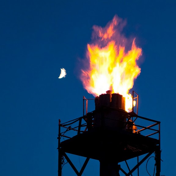 Попутный нефтяной ГАЗ факел