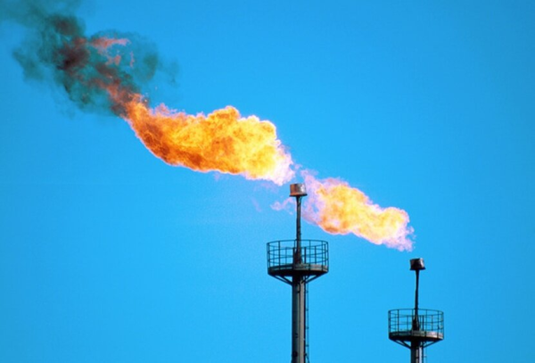 Факелы попутного нефтяного газа