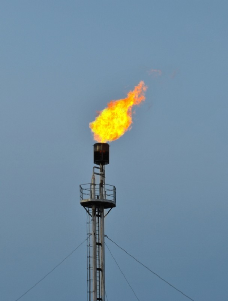 Попутный нефтяной ГАЗ факел